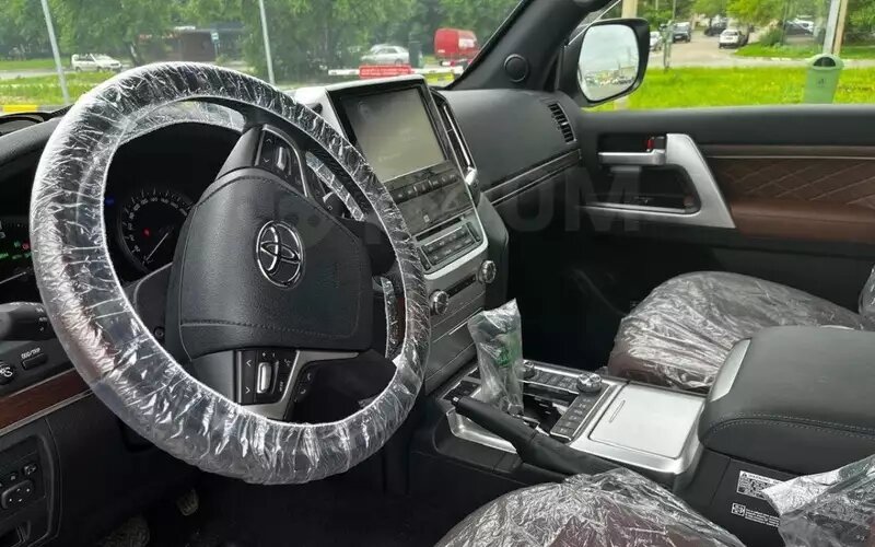 Интерьер Toyota Land Cruiser 200📷
