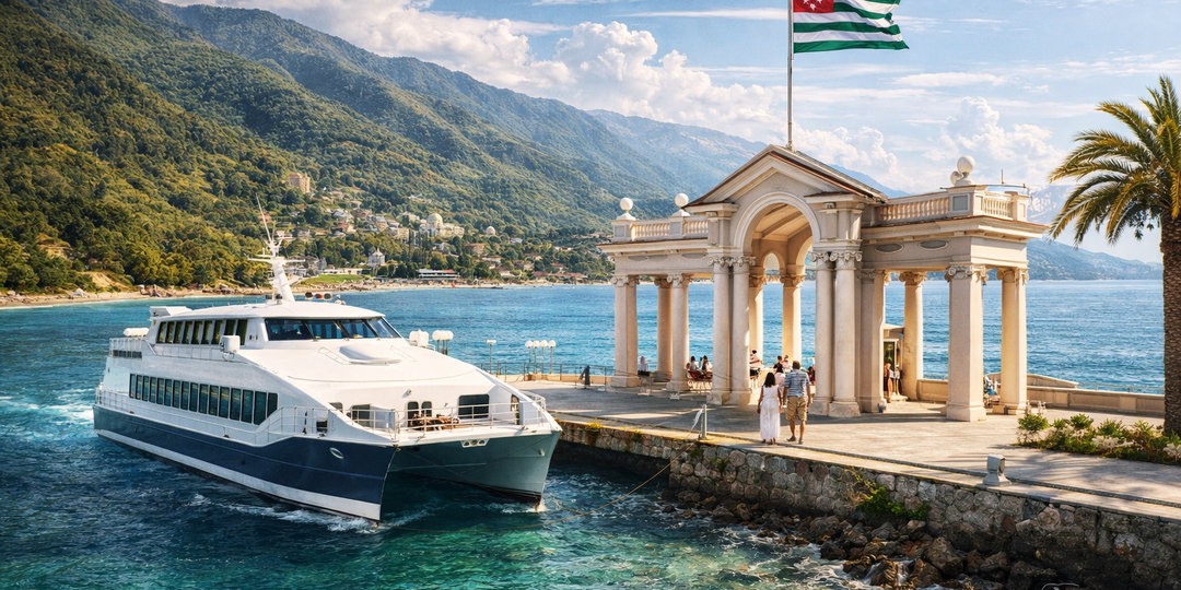 В Абхазию теперь можно эффектно войти с моря. И это может быть самый красивый маршрут сезона