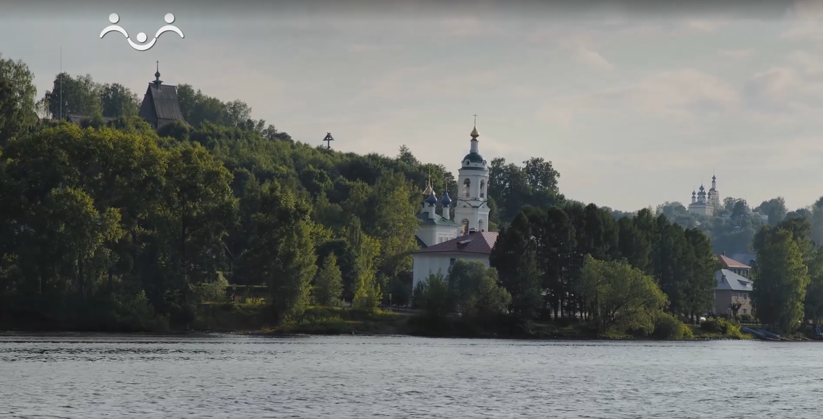 В начале 15 века Великий князь Василий Дмитриевич, сын Дмитрия Донского, решил построить на Волге новую крепость. И в 1410 году "повеле рубити град Плесо". 