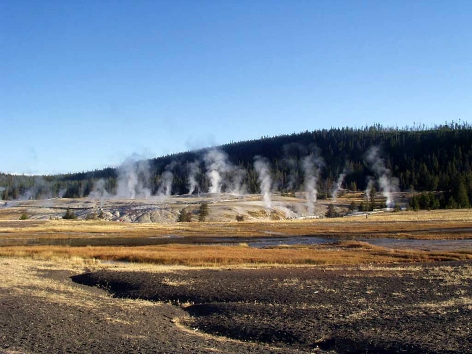 Долина гейзеров в Йеллоустонском национальном парке.