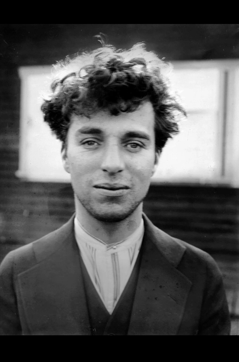 https://en.wikipedia.org/wiki/File:Charlie_Chaplin_circa_1916.jpg