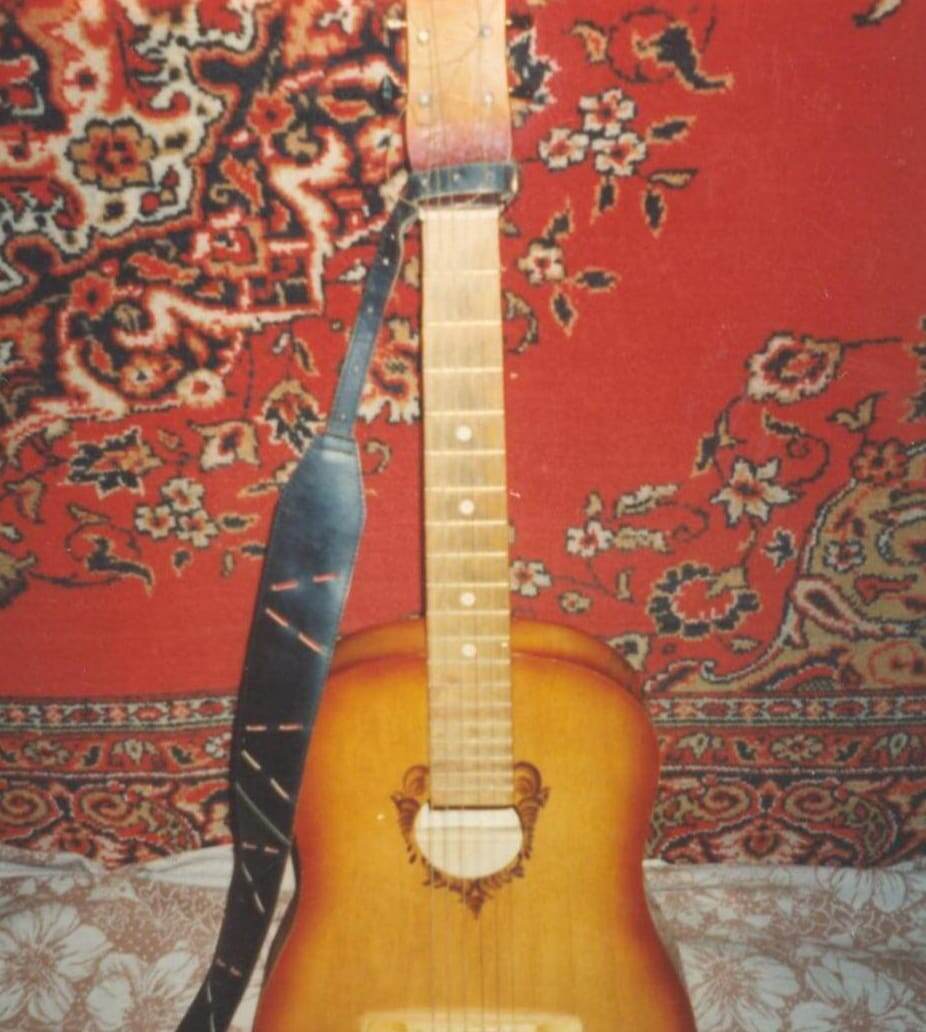 К сожалению, данная гитара у меня не сохранилась