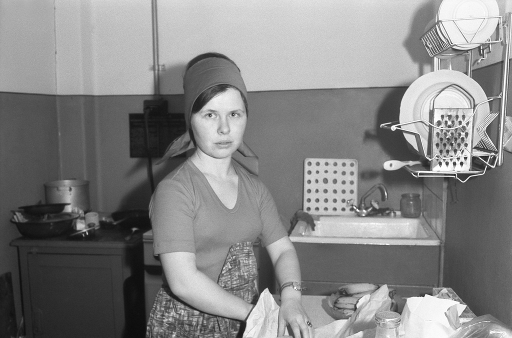 Олег Баш
Портрет жены на кухне панельной пятиэтажки серии К-7
Дата съемки: 1965 год
Источник russiainphoto.ru