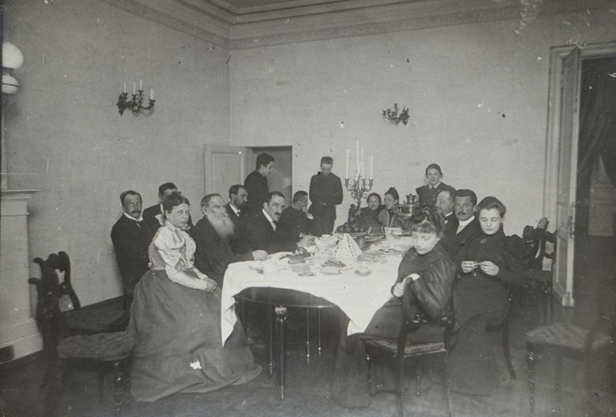 Пасха в доме Л.Н. Толстого в Хамовниках. 1897 г. Москва, Государственный музей-заповедник Л.Н. Толстого