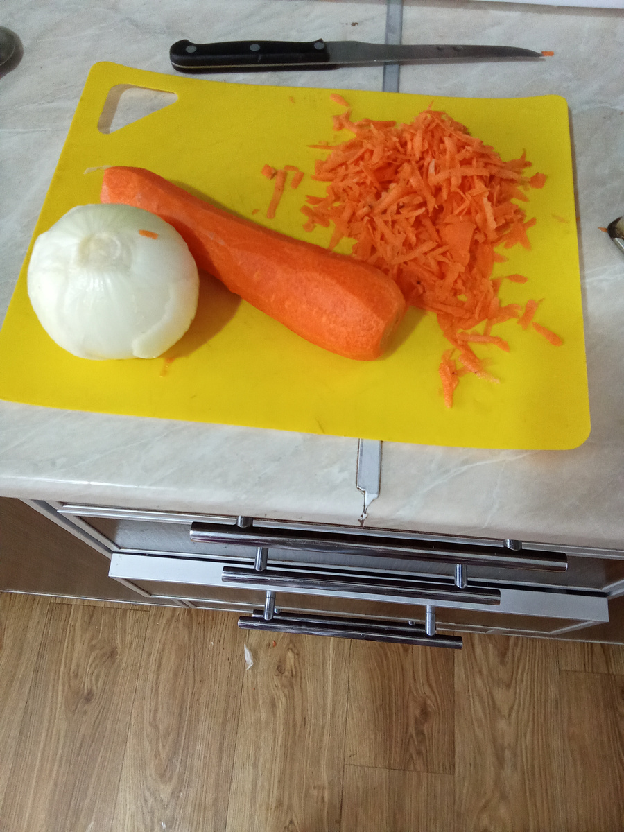 Лук и морковь к подливе