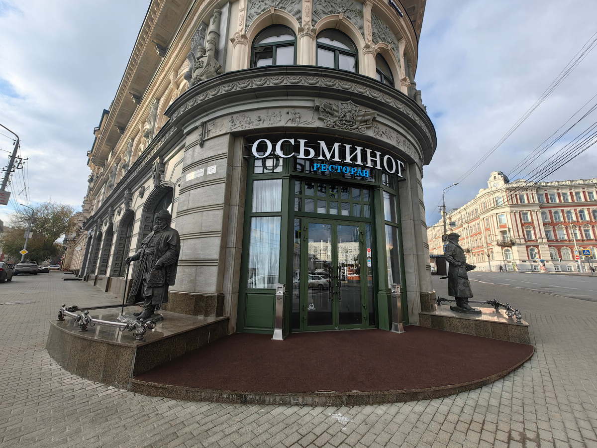 Московская справа. Лермонтова- слева. По центру - вкусно