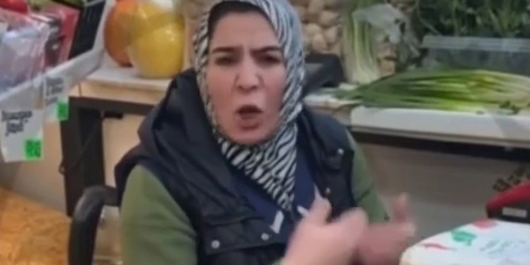 Визг на всю улицу: торговка отказалась показать разрешение