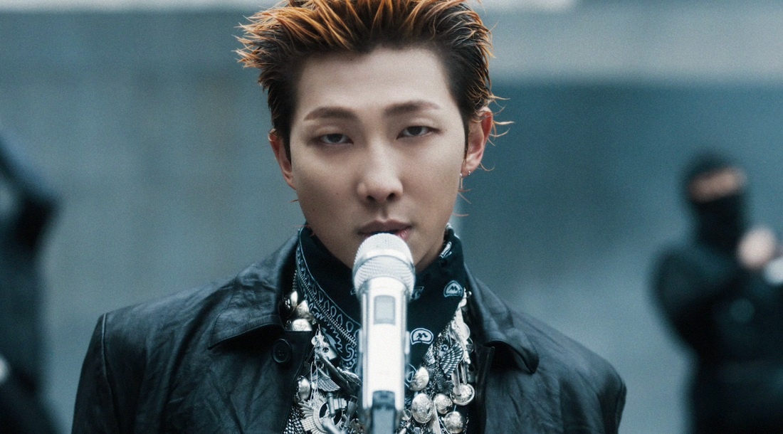     Кадр из клипа «Hooligan»