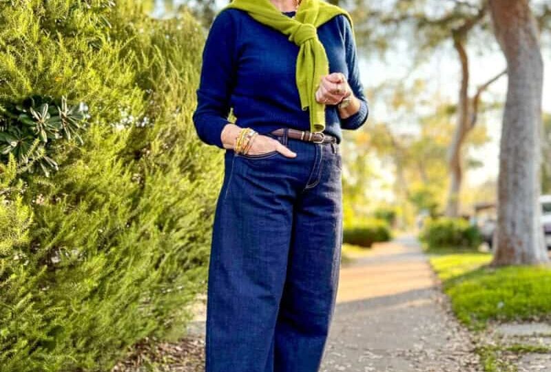 10 готовых образов в джинсах на весну для женщин 50+