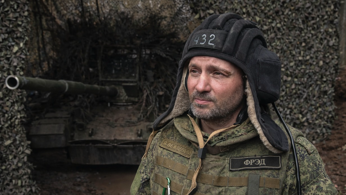    Командир танка с позывным «Фрэд» 82-го мотострелкового полка 69-й мотострелковой дивизии 6-й гвардейской общевойсковой армии группировки войск «Север» в зоне СВО / Фото: Марат Чернышов
