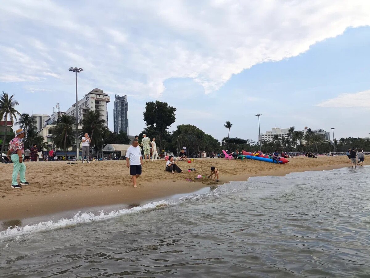 Центральный городской пляж. Вечернее время.
