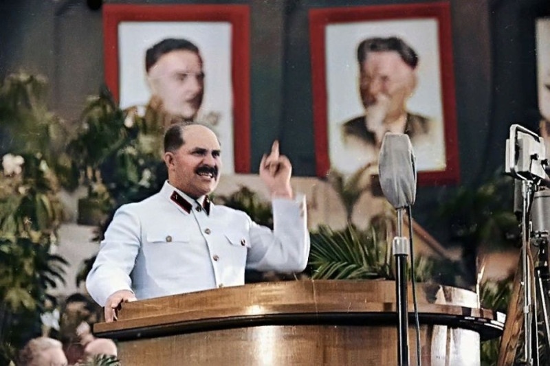 Выступает Лазарь Каганович. «У каждой аварии есть фамилия, имя и отчество». (с) Фото из сети интернет