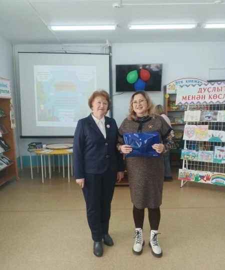 Городской детской библиотекой был организован конкурс рисунков, посвящённый Году народного Единства «Мы единая Семья