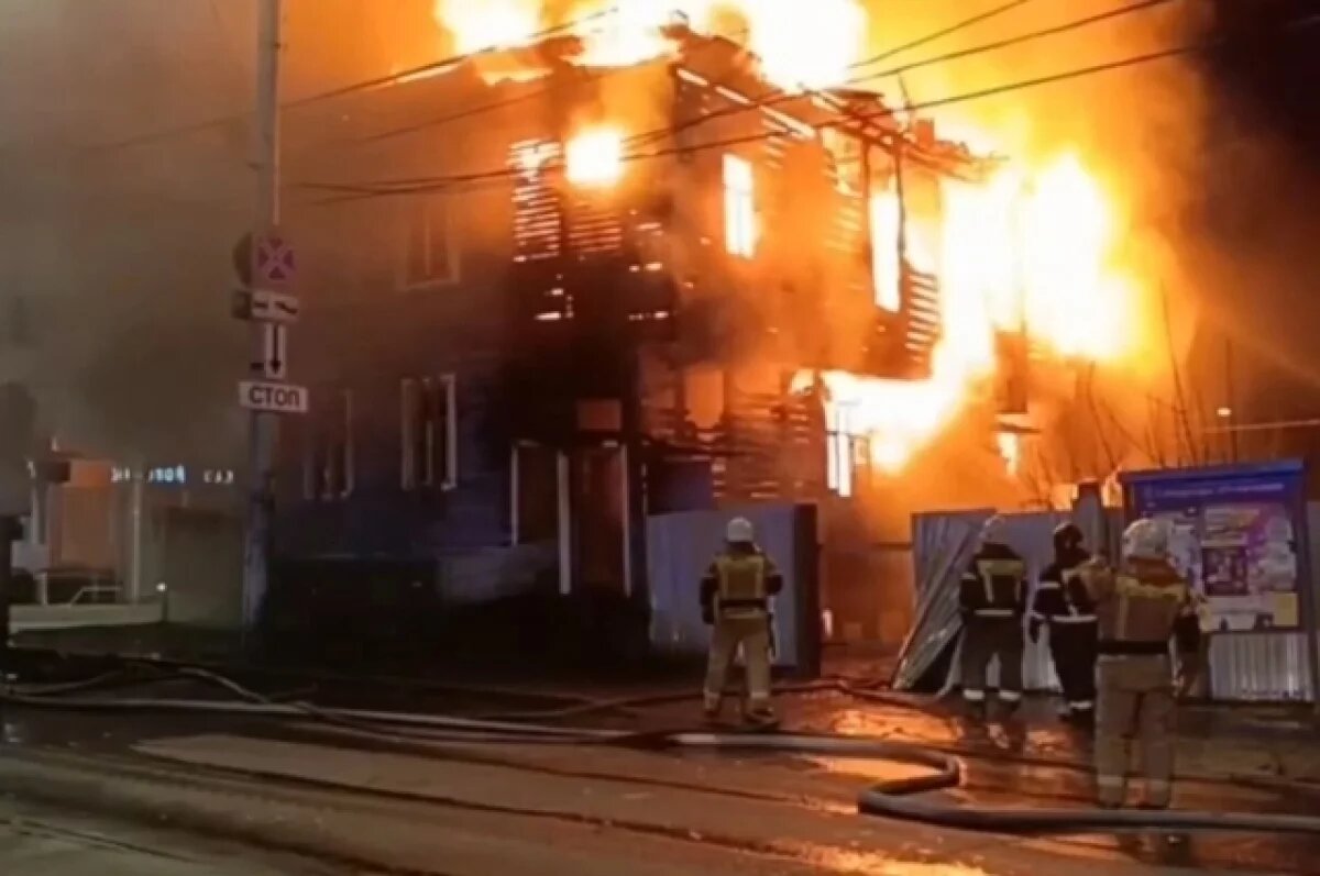    В центре Самары полыхал двухэтажный дом
