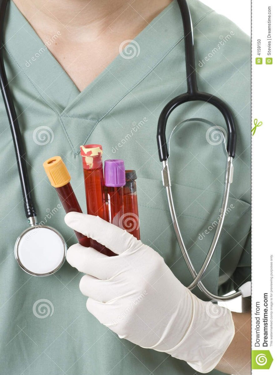 пробирки с кровью в лаборатории