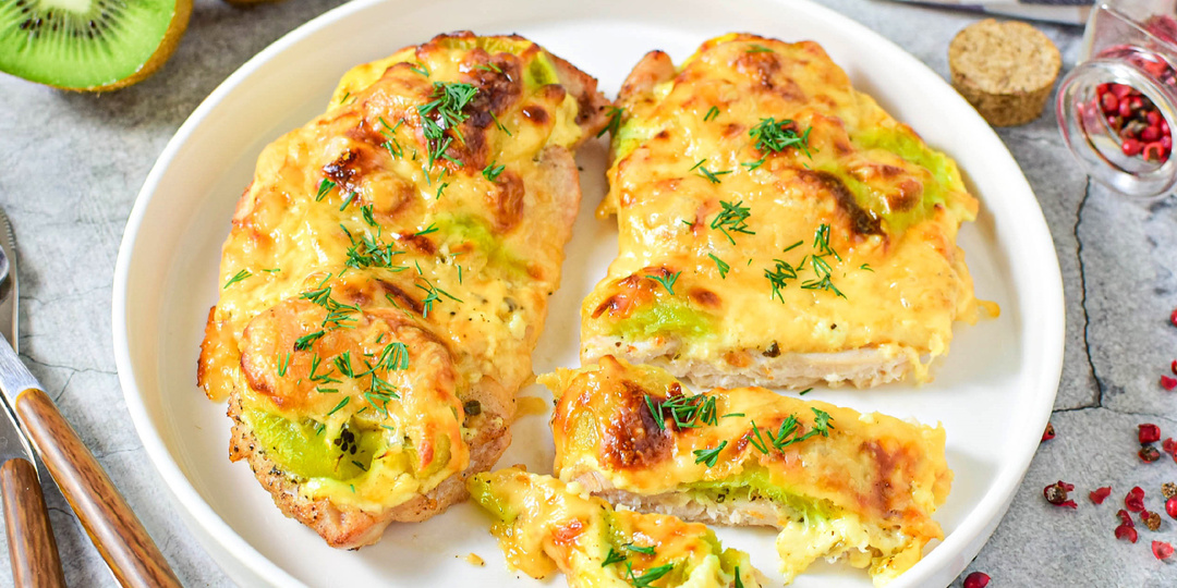 Необычная курочка в духовке: киви делает мясо особенно нежным