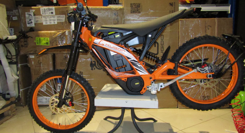 Ярким акцентом модели стал фирменный оранжевый оттенок, который буквально кричит о скрытом потенциале.