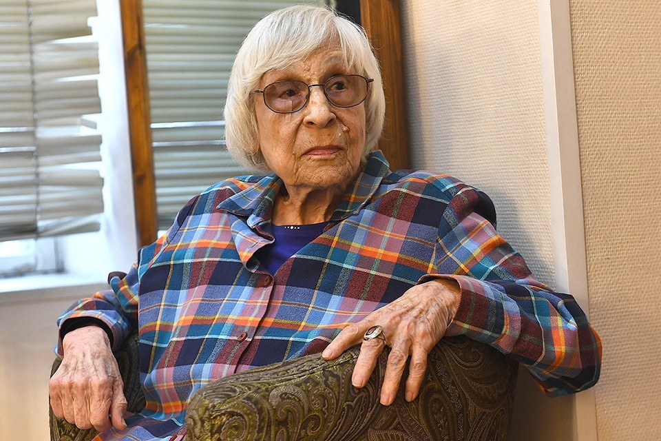    Юнна Мориц Иван МАКЕЕВ