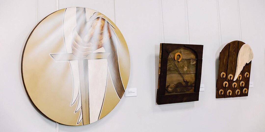 «Упование моё»: как старое дерево и семейные артефакты становятся современным искусством