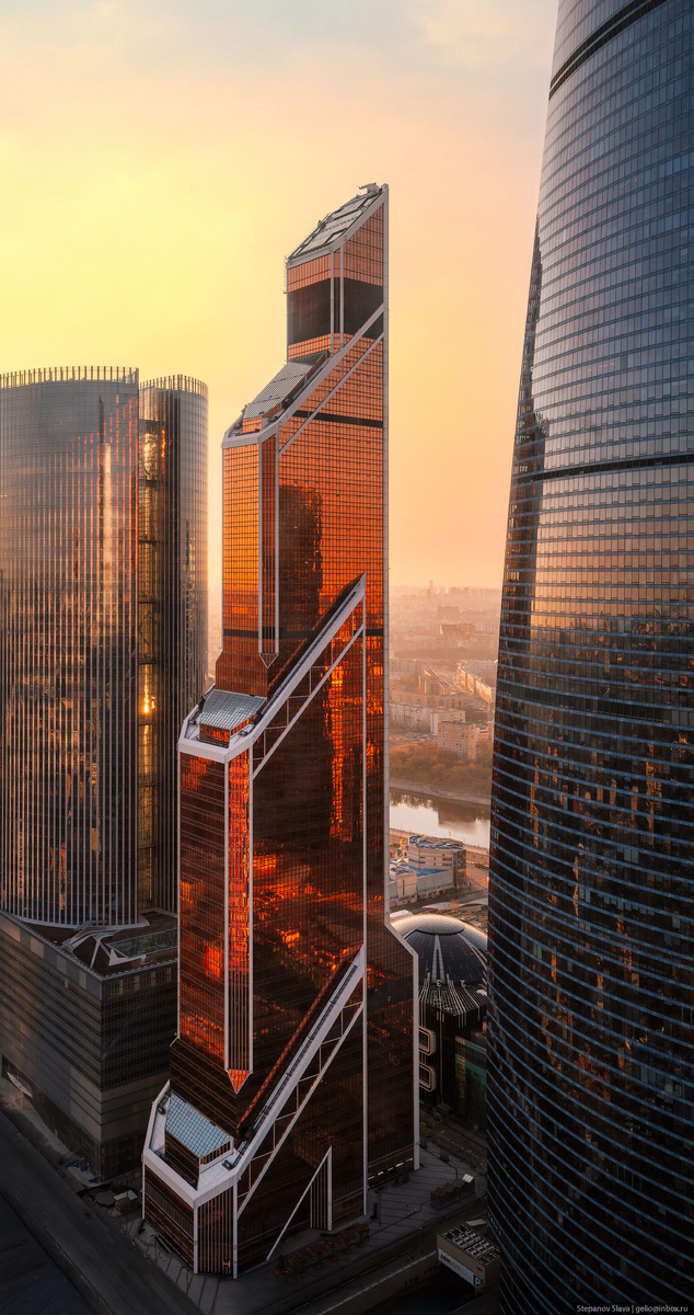 Mercury City Tower - Золотой час до заката (Фото взято: https://gelio.livejournal.com/312628.html?utm_medium=organic&utm_source=yandexsmartcamera )