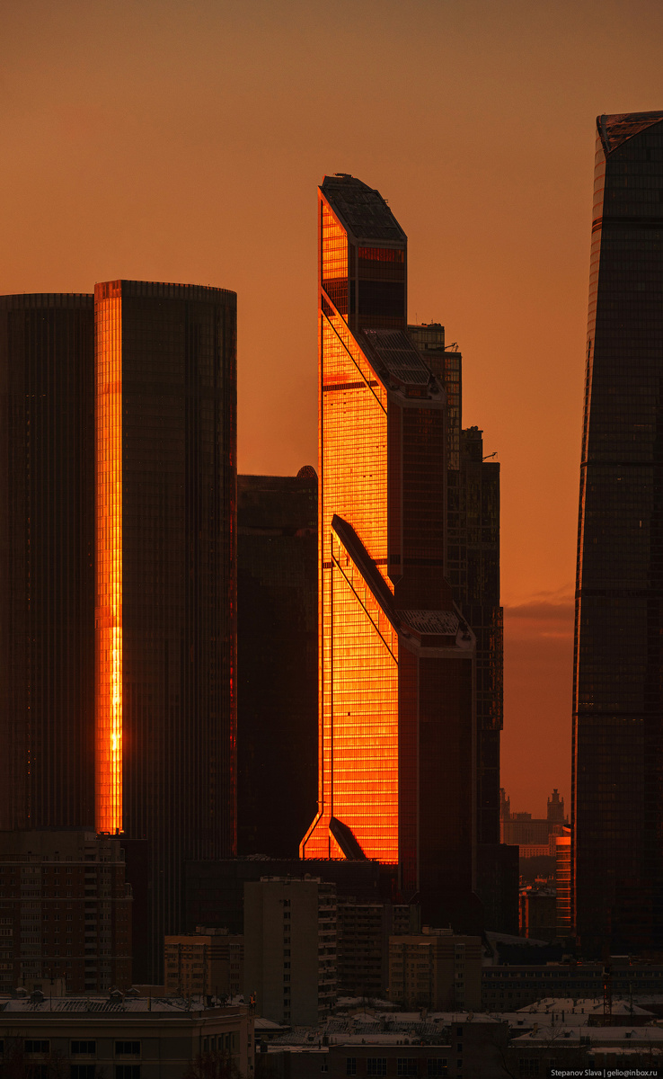 Mercury City Tower - Золотой час до заката (Фото взято: https://gelio.livejournal.com/312628.html?utm_medium=organic&utm_source=yandexsmartcamera )