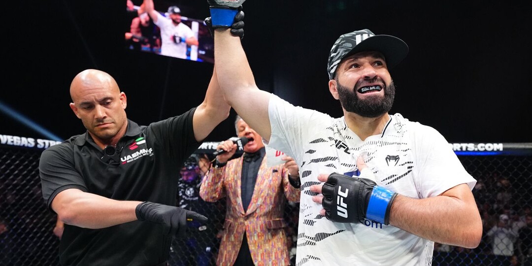 «У Косты какие-то отклонения». Азамат Мурзаканов — о секретном договоре с UFC, флаге России и бое за титул