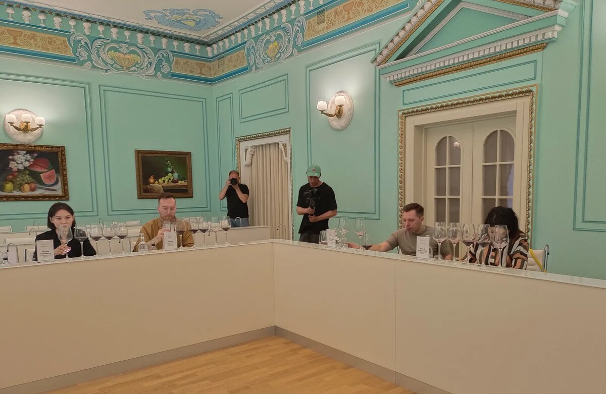    Работа жюри конкурса «Винная карта России». © Ridus