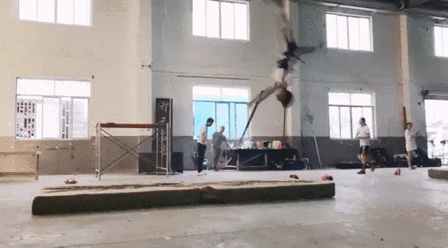 Подготовка за кадром