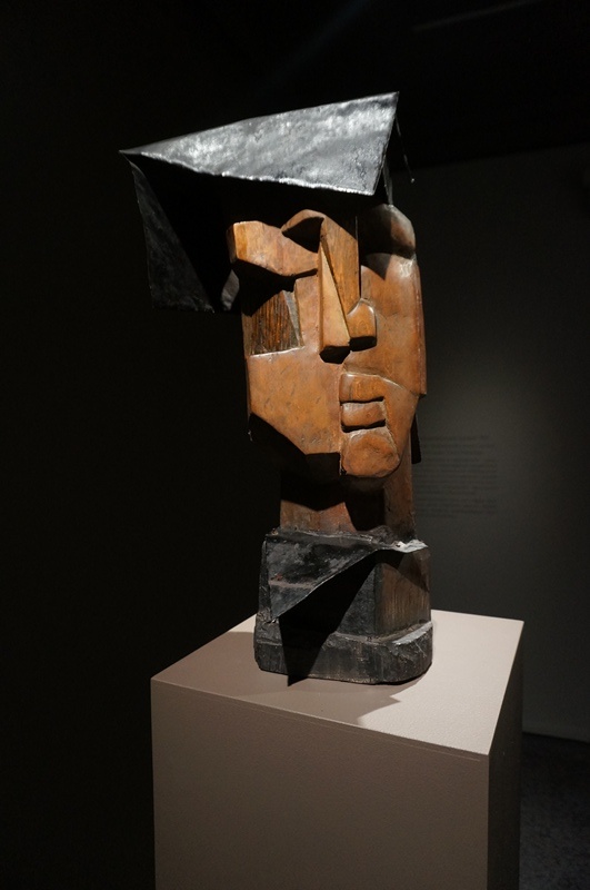 Композиционный портрет: 1921. Дерево тонированное, металл, роспись.<br />
Русский музей, Санкт-Петербург