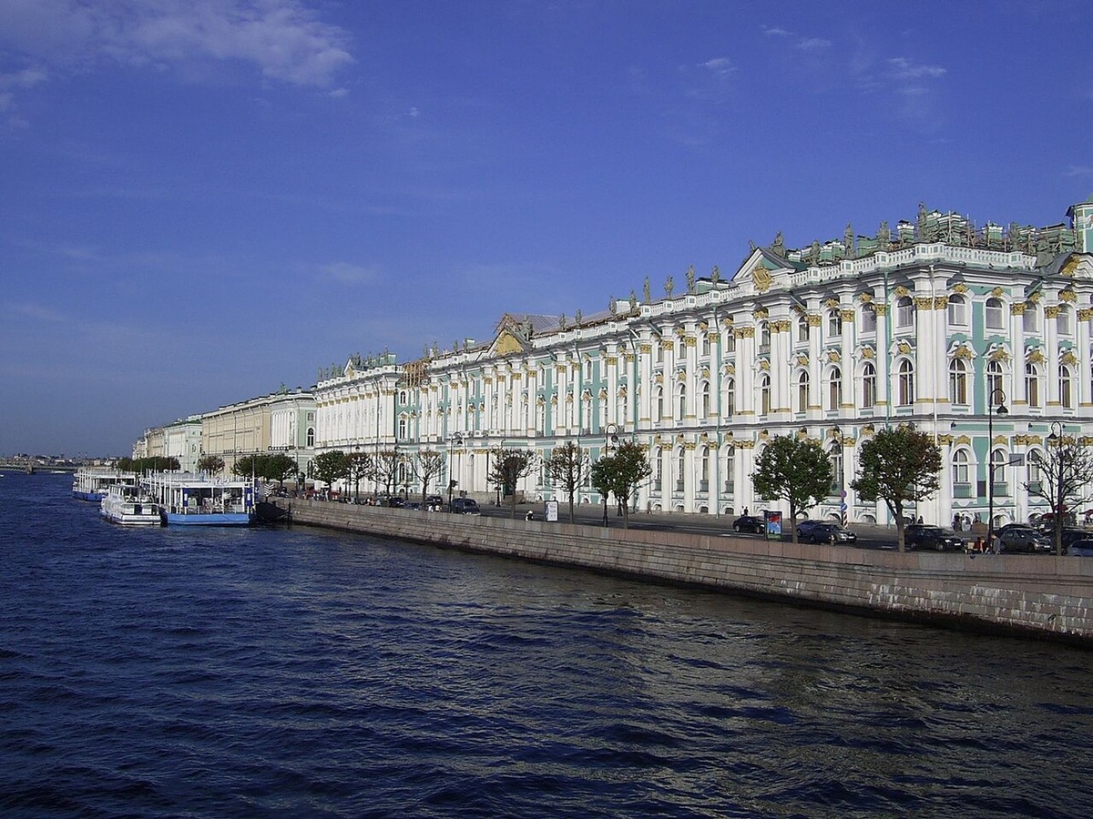 Здание Зимнего дворца – Alexander Philippov on Wikipedia