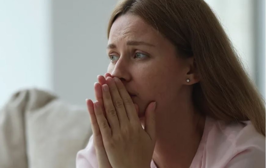 расстроенная девушка