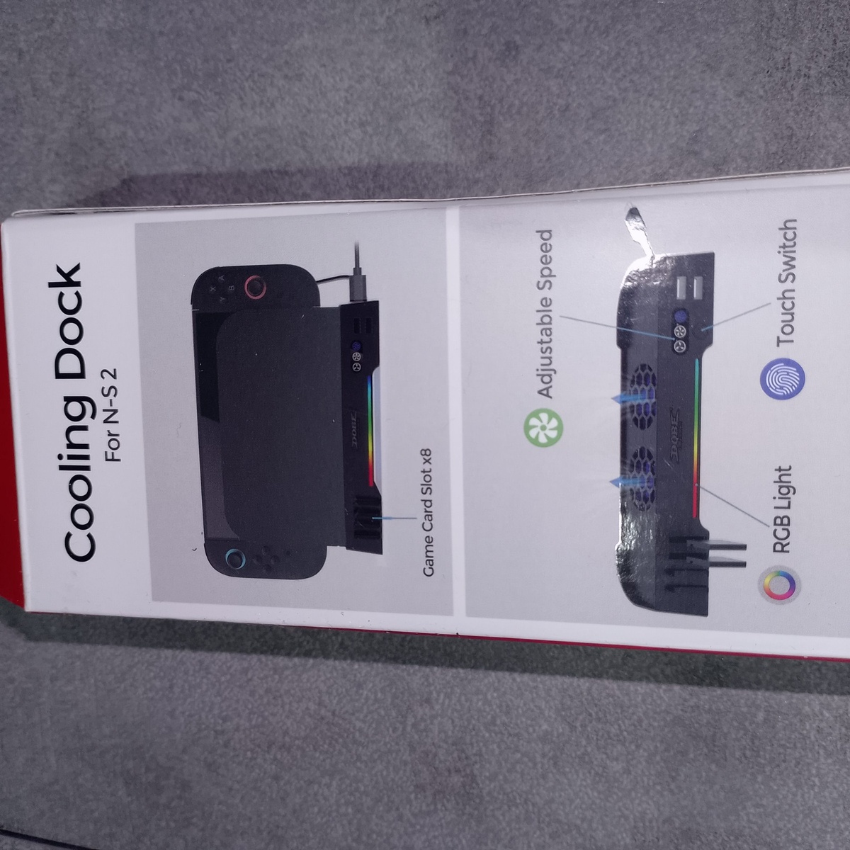     Сзади перечислены основные функции: слоты для картриджей, регулировка скорости, RGB-подсветка.