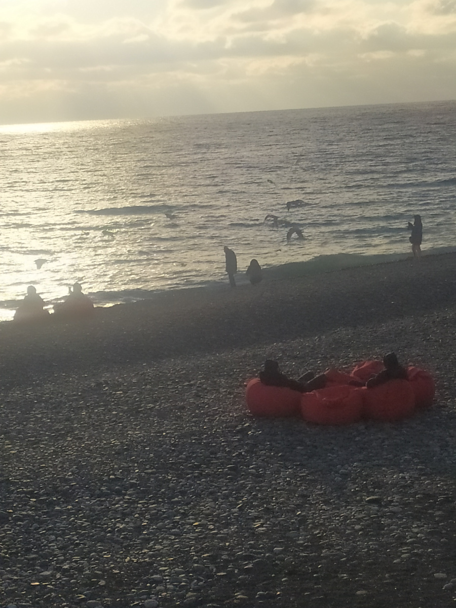 А помнишь, раньше можно было на пуфике с пляжа работать? Не, не, не помню, это еще до татаро-монгольского ига было...