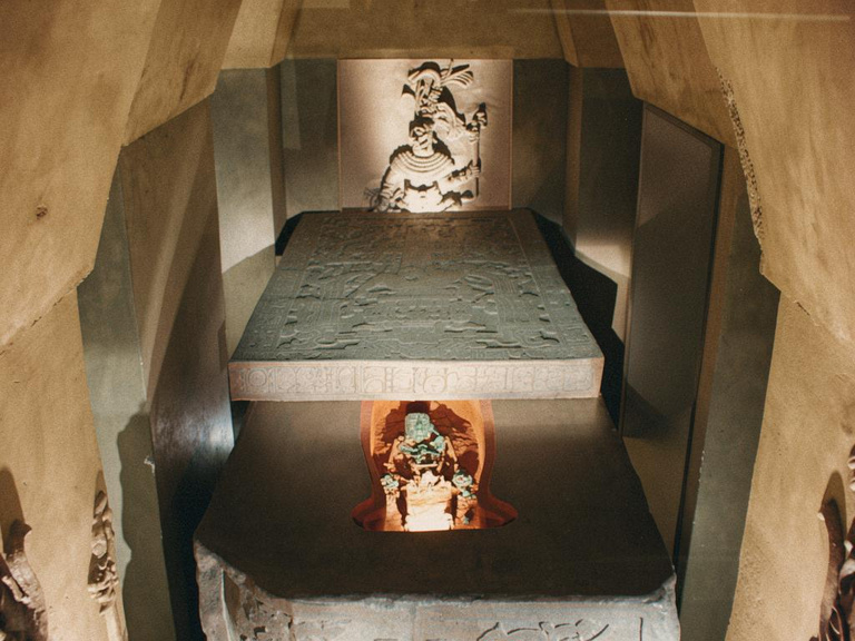 плита саркофага правителя Пакаля в Паленке