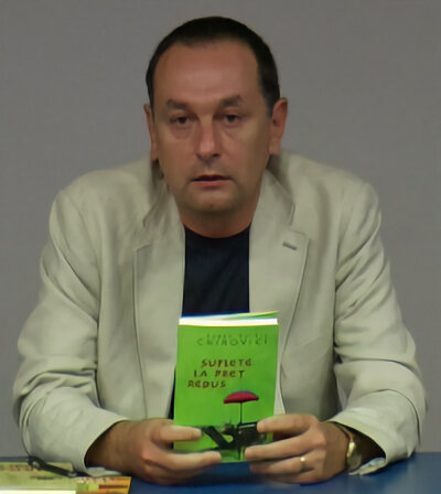 Э. О. Чировици - румынский экономист, журналист и успешный автор детективных романов. 