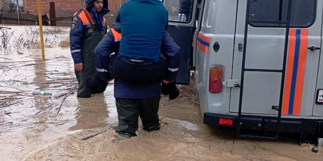 "Ливни — не единственная причина наводнения на Кавказе: мнение местных жителей"