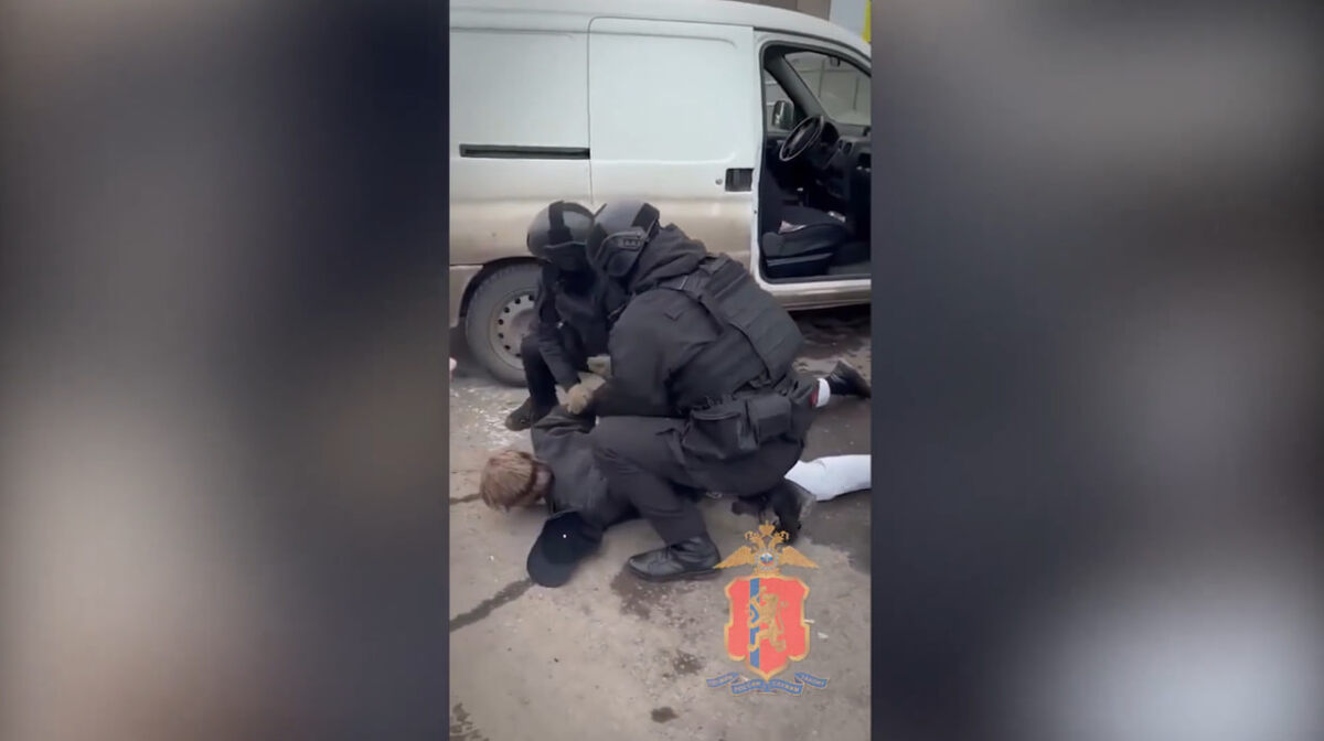     Двое красноярцев незаконно переоформили и продали более 50 гаражей