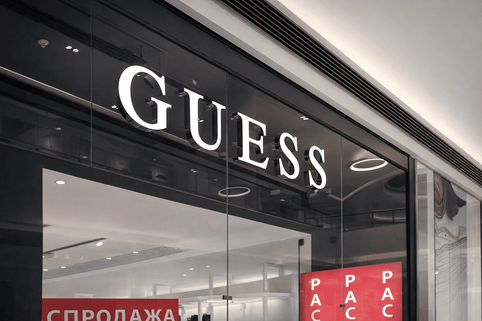 Вывеска — буквы для магазина одежды в ТЦ