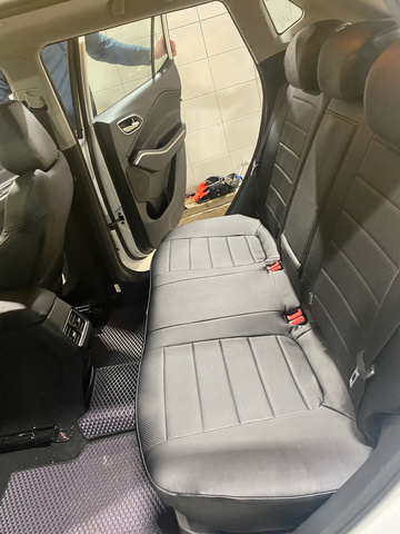 В салоне Москвич 3