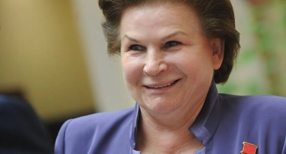 Валентину Терешкову требуют лишить госнаград. Кто запустил этот скандал?