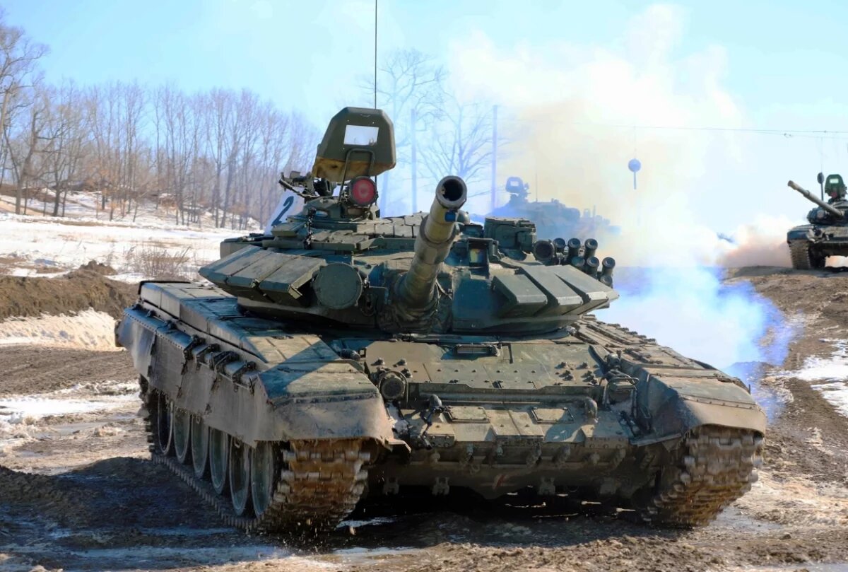    В Хабаровском крае курсанты ВВО учатся ездить на танках Т-80