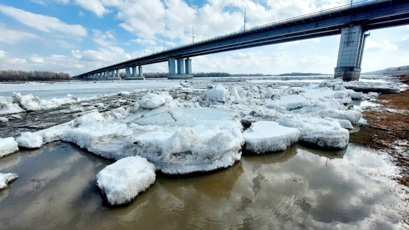     Подвижки льда в Барнауле, 6 апреля. Анна Зайкова