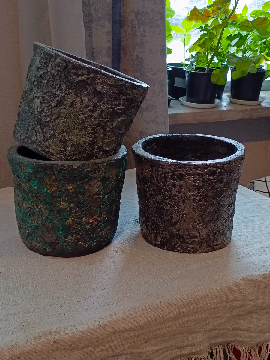 Вот, даже к занавескам и подоконнику подошли! Чувствуется мой стиль?