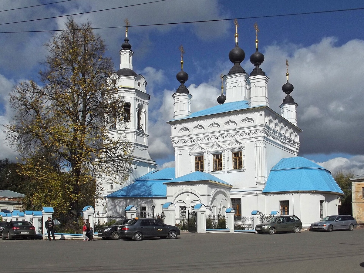 Возможно, старейшая церковь города! Фото с Викисклада: https://commons.wikimedia.org/wiki/File:Калуга._Церковь_Покрова_на_Рву..JPG