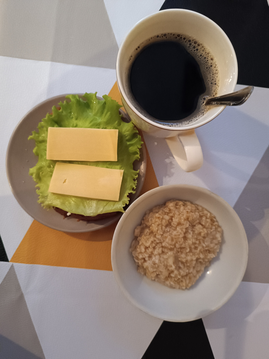 Овсянка на воде, бутерброд и цикорий 