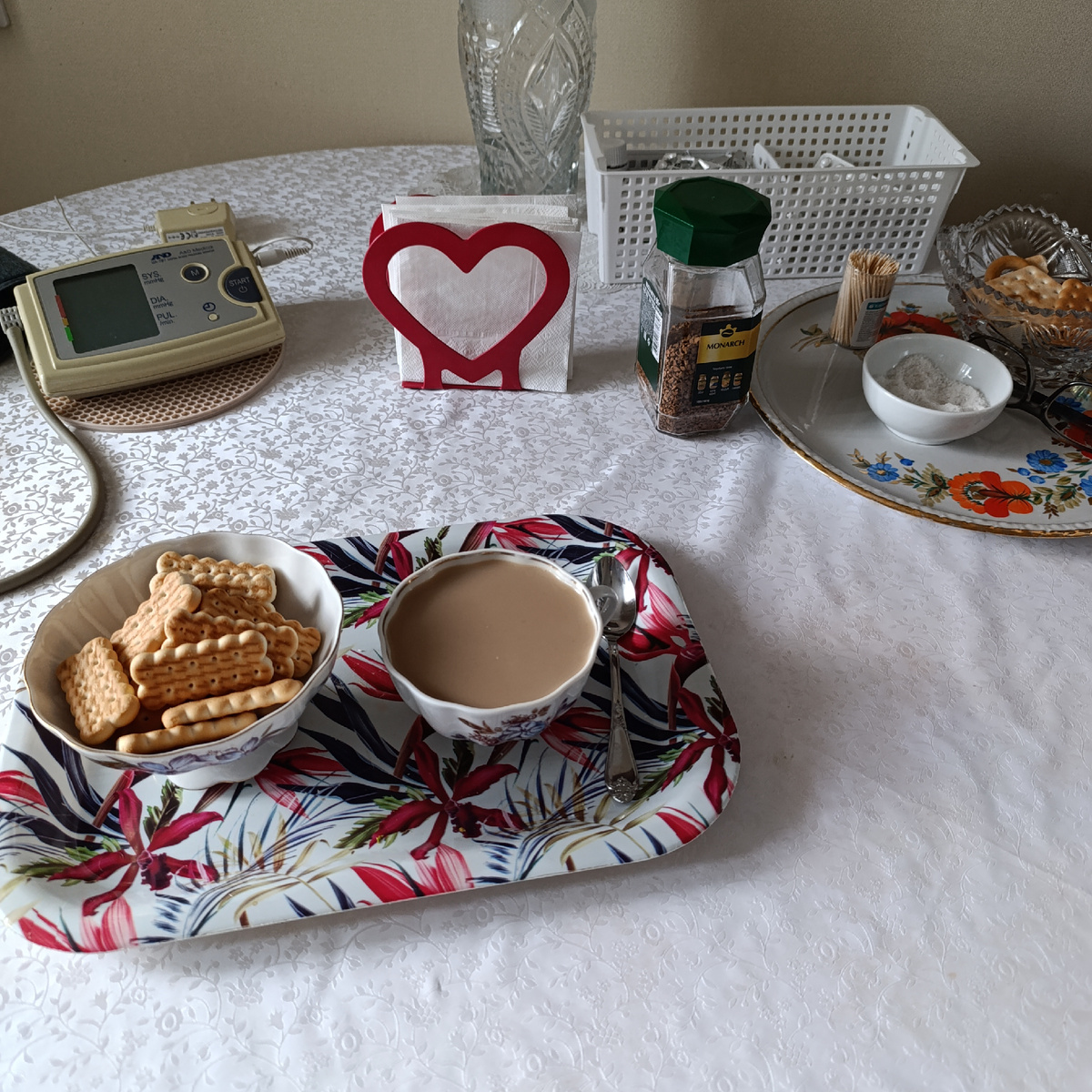 Овсянка на завтрак.Теперь кофе ( растворимый однако ) 