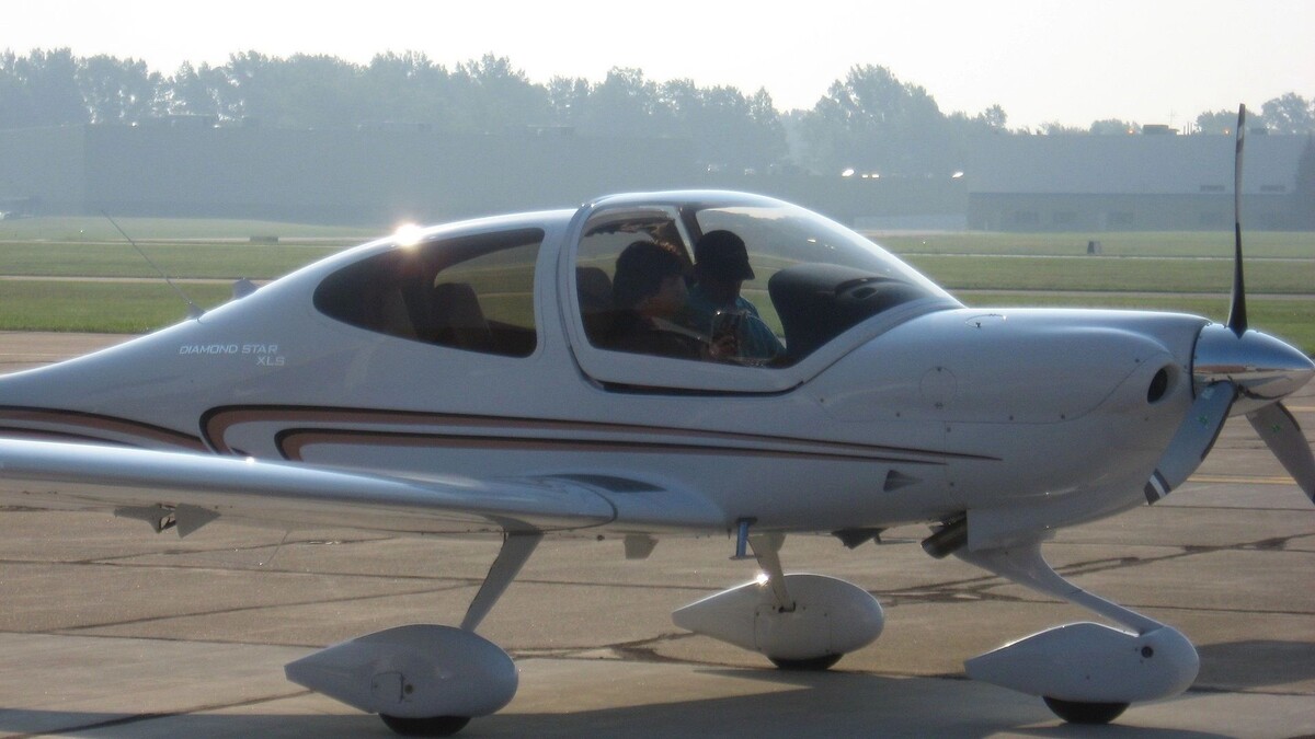    Самолеты Diamond DA40 возобновили полеты   wikipedia.org