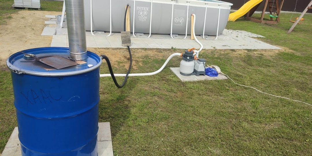 Простая печь из бочки для нагрева воды в бассейне