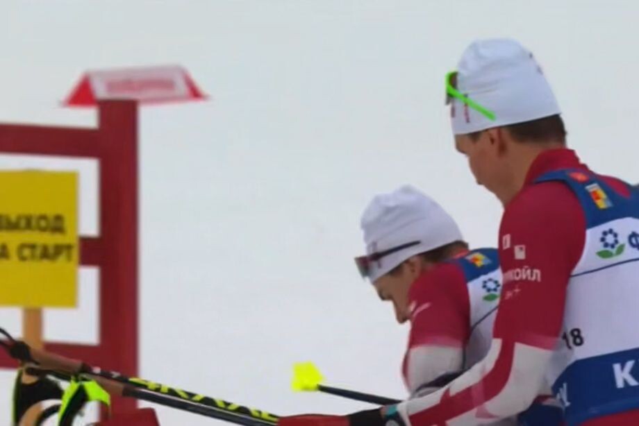 Александр Большунов напал на Александра Бакурова / скрин с трансляции на Матч ТВ