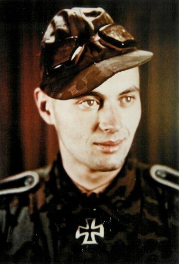 Франц Штаудеггер (12 февраля 1923 — 16 марта 1991) — прославленный немецкий танкист-ас времён Второй мировой войны, унтершарфюрер Ваффен-СС. Первый командир танка «Тигр», награждённый Рыцарским крестом Железного креста. Воевал в составе дивизии «Лейбштандарт СС Адольф Гитлер» (LSSAH)